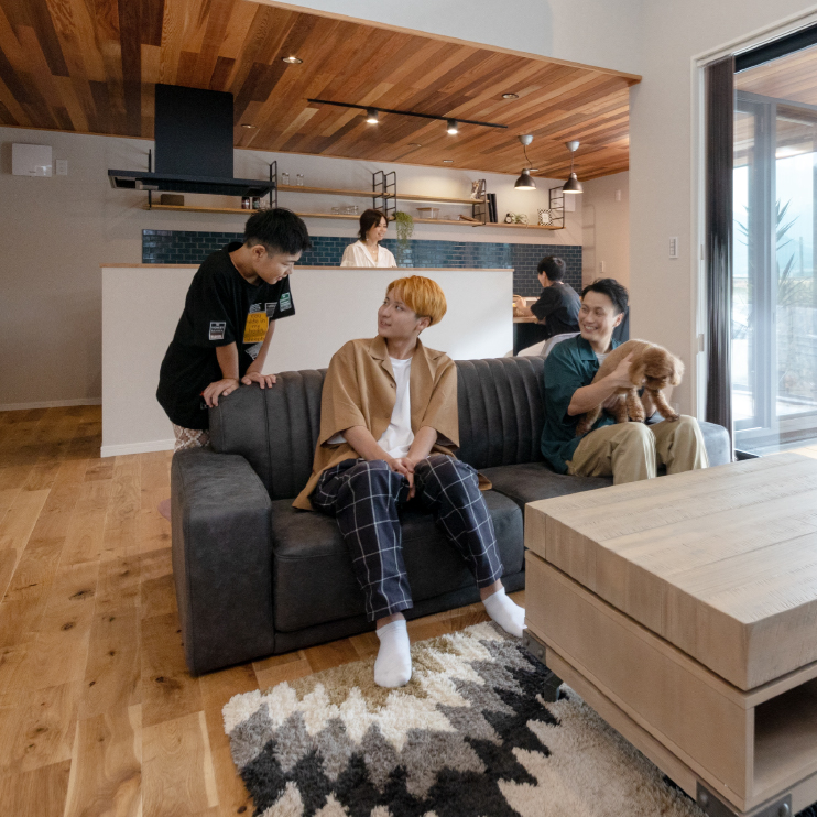 リビングから続く長い廊下